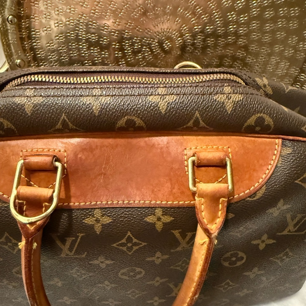 Louis Vuitton Monogram Deuville Bag - Picture 5 of 14